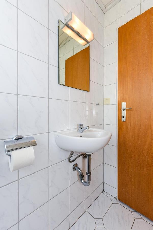 Ferienwohnungen Im Haus Waterkant Neuharlingersiel Buitenkant foto