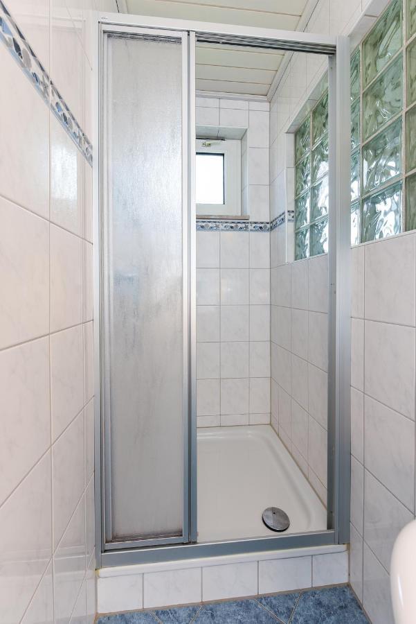 Ferienwohnungen Im Haus Waterkant Neuharlingersiel Buitenkant foto