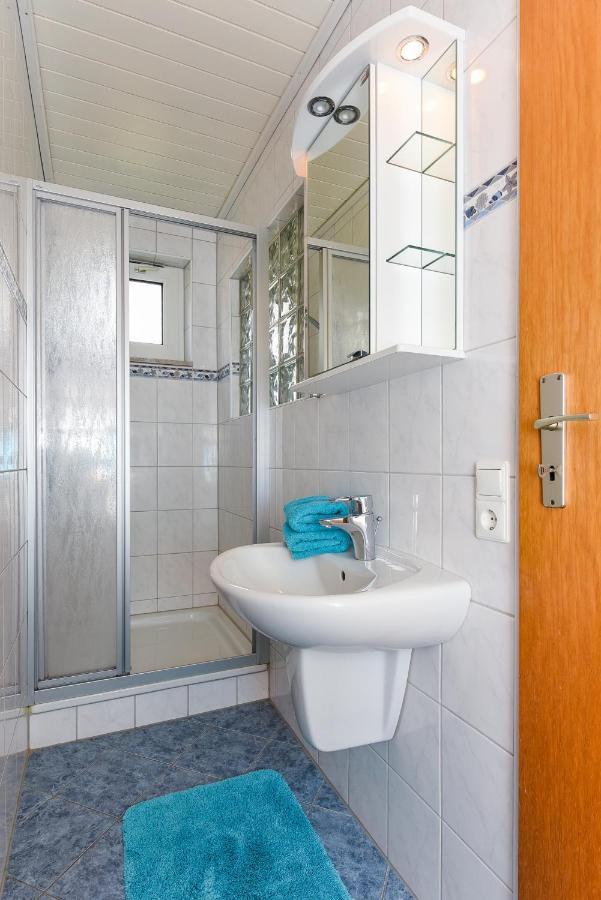Ferienwohnungen Im Haus Waterkant Neuharlingersiel Buitenkant foto