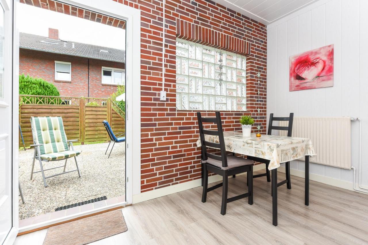 Ferienwohnungen Im Haus Waterkant Neuharlingersiel Buitenkant foto