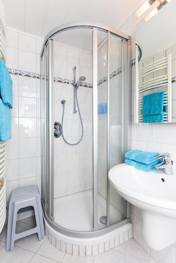 Ferienwohnungen Im Haus Waterkant Neuharlingersiel Buitenkant foto