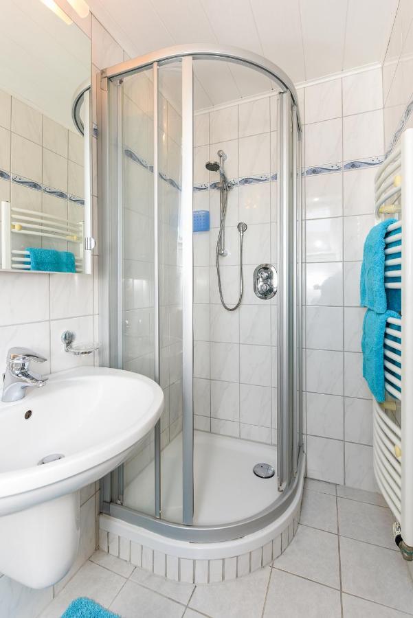 Ferienwohnungen Im Haus Waterkant Neuharlingersiel Buitenkant foto