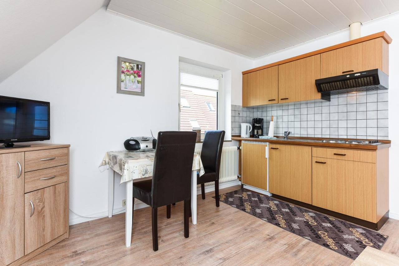 Ferienwohnungen Im Haus Waterkant Neuharlingersiel Buitenkant foto